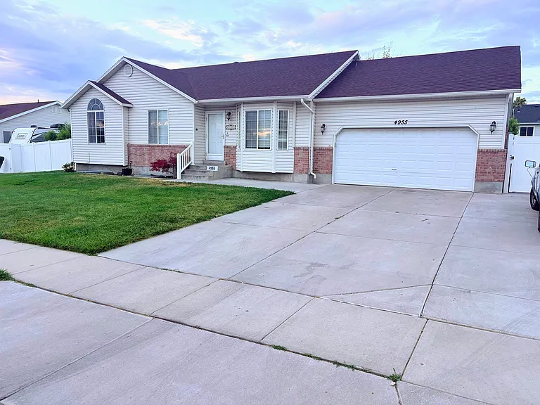 4955 W Thrush Hill Dr — Photo 2