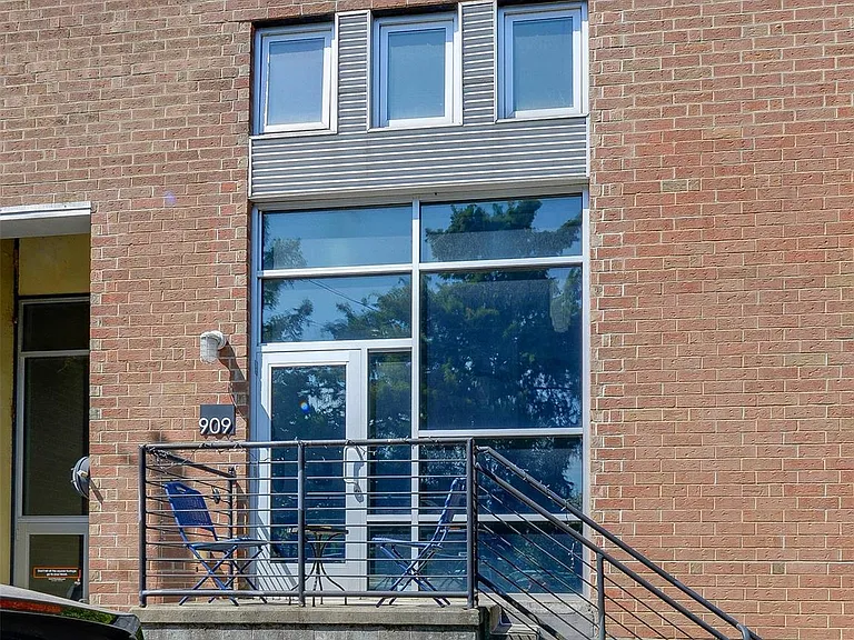 909 Westmere Ave — Photo 43