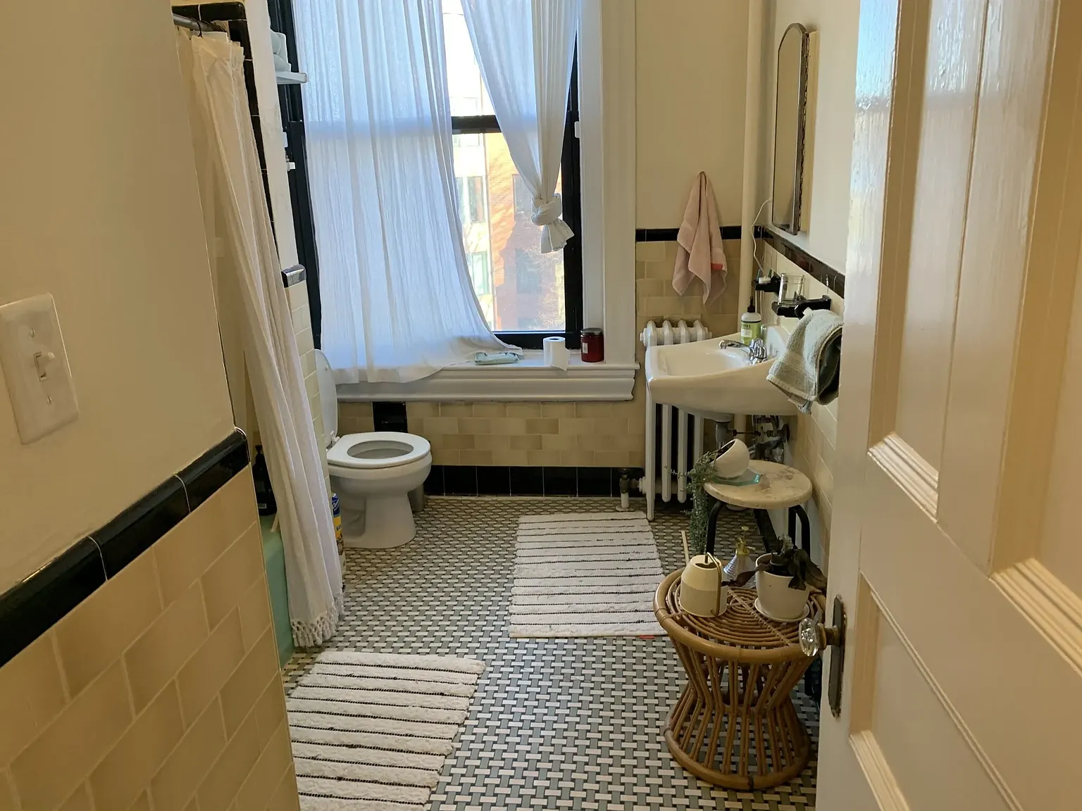 2 bed, $3,600 — Photo 2