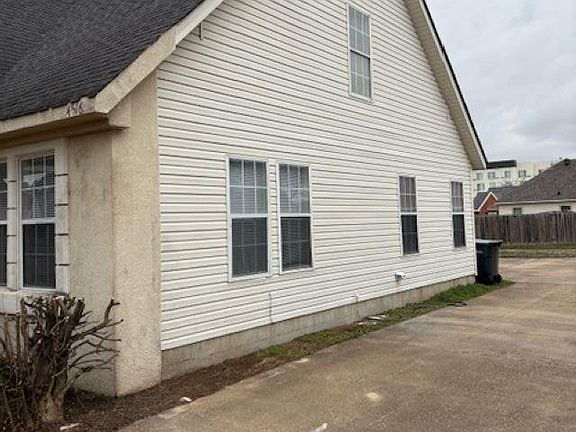 2nd image of 4516 Jamaica Pl