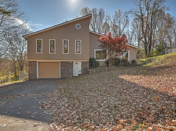 401 Crestfield Dr, Bristol, TN 37620