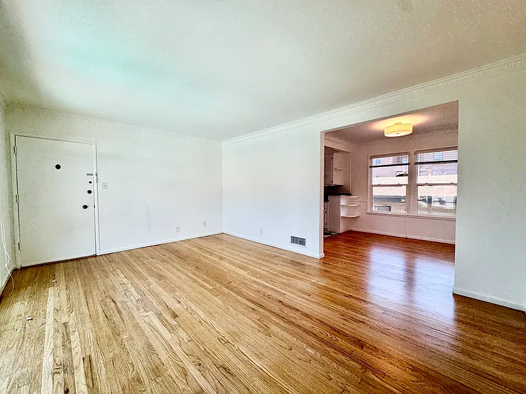 1266 N Laurel Ave #11 — Photo 5