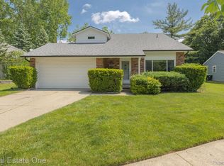 24556 Park Ridge Ct, Novi, MI 48375