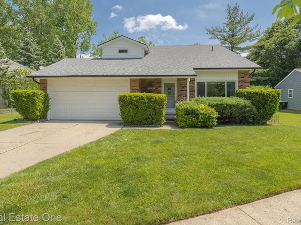 24556 Park Ridge Ct, Novi, MI 48375