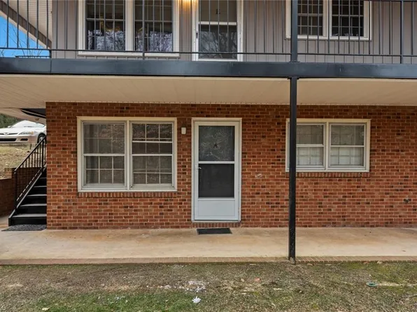 1101 Robin Hood Rd APT A, High Point, NC 27262