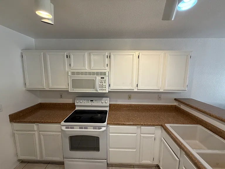 19508 N 78th Ave — Photo 10