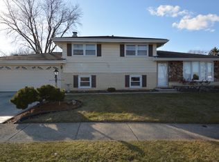 8029 W 90th St, Hickory Hills, IL 60457
