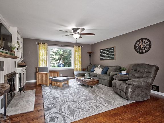 3rd image of 2234 Broadmoor Dr