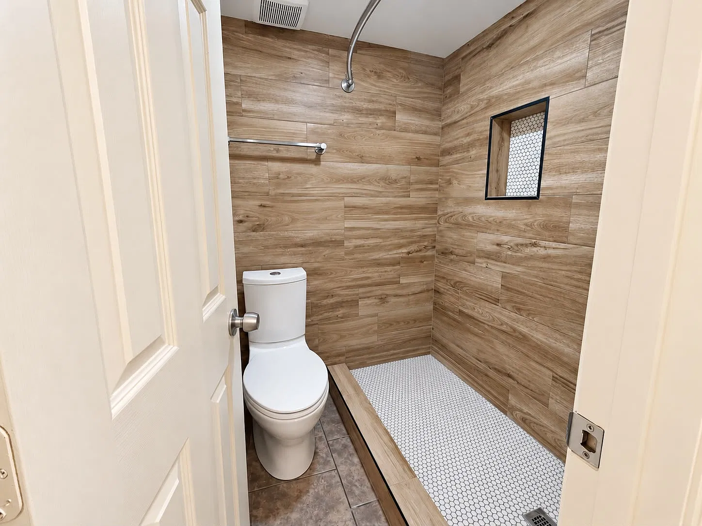 2537 W Georgia Ave — Photo 2