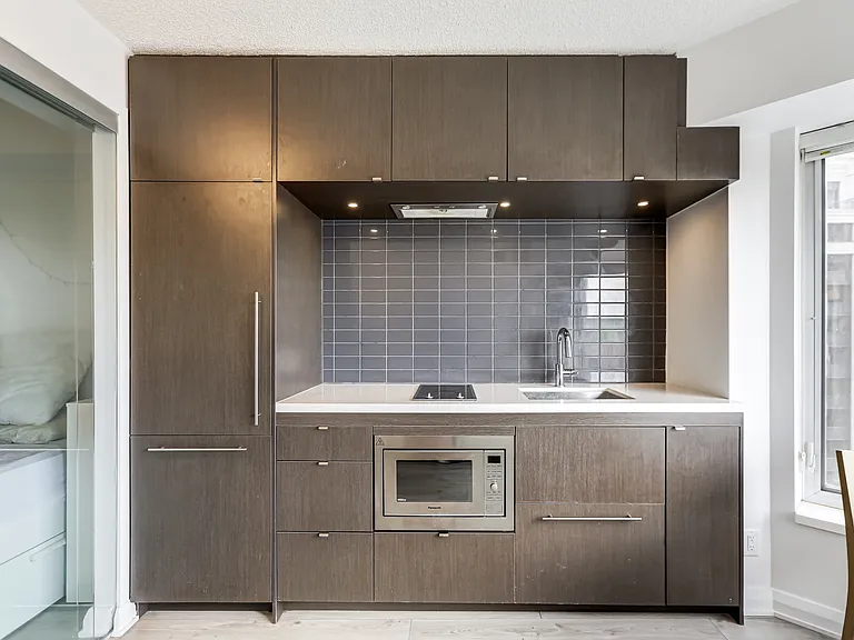 155 Yorkville Ave #916 — Photo 6