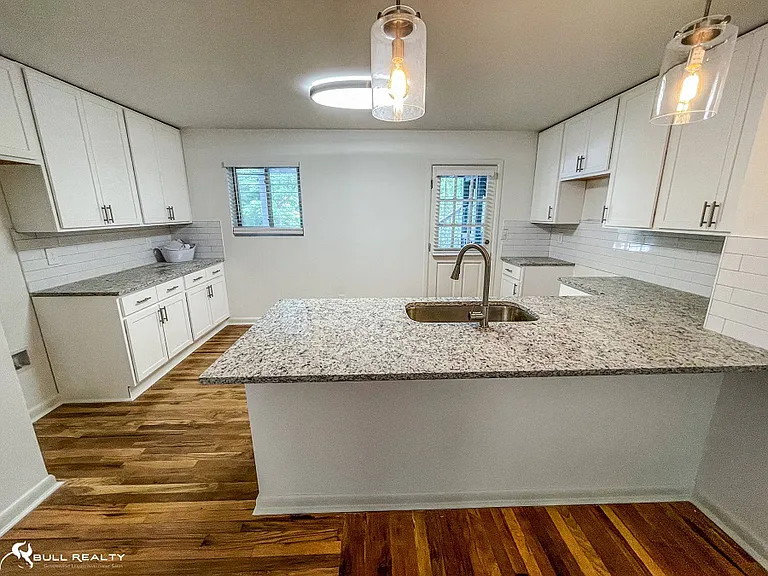 711 Oakview Rd #13 — Photo 3