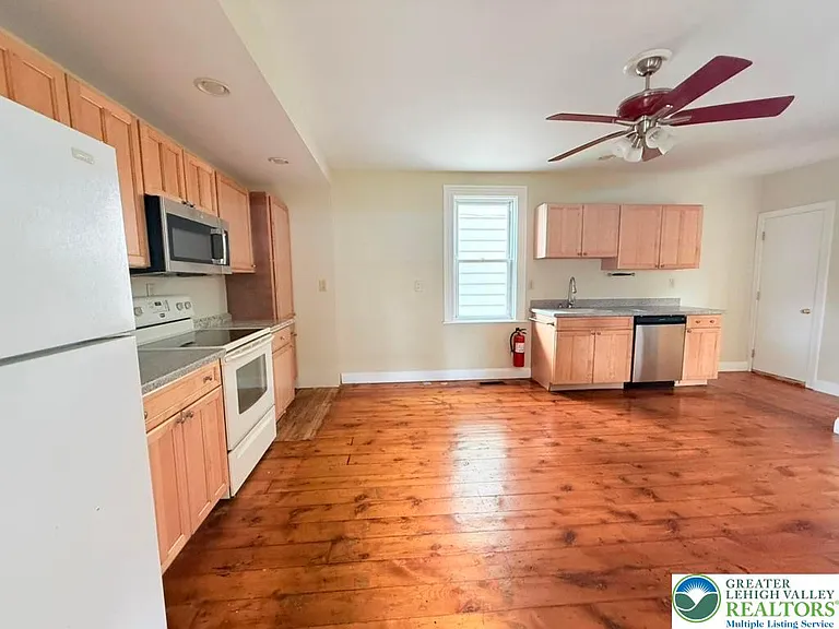412 Cattell St — Photo 4