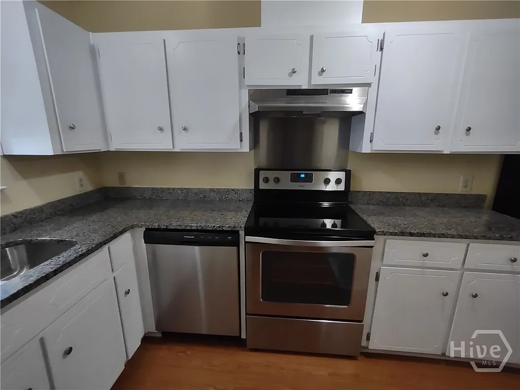 2 bed, 1.5 bath, 1088 sqft, $1,400 — Photo 2