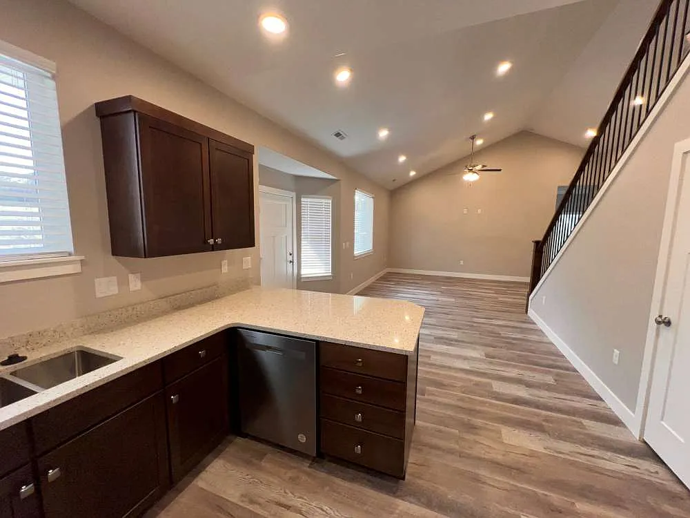 3 bed, 1635 sqft, $2,400 — Photo 2