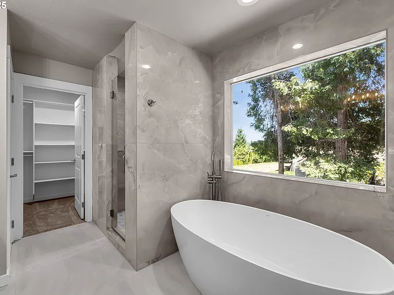 6107 NE 45th Ct — Photo 13