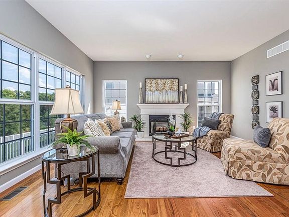 3rd image of 2 Sage Meadows Ct