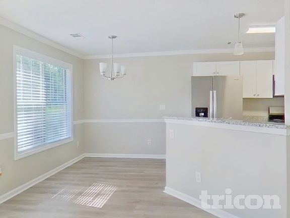 5th image of 477 Rosewood Cir
