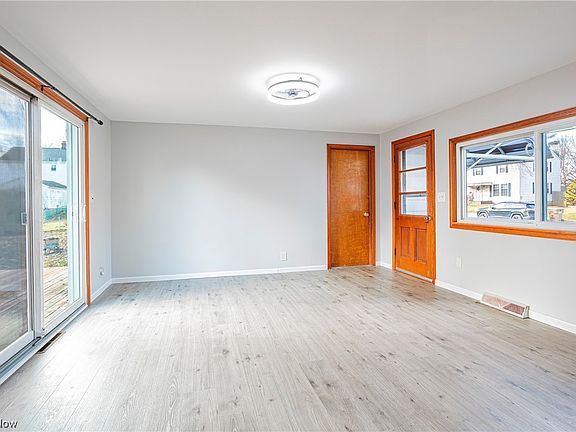 3rd image of 216 Birchwood Ave