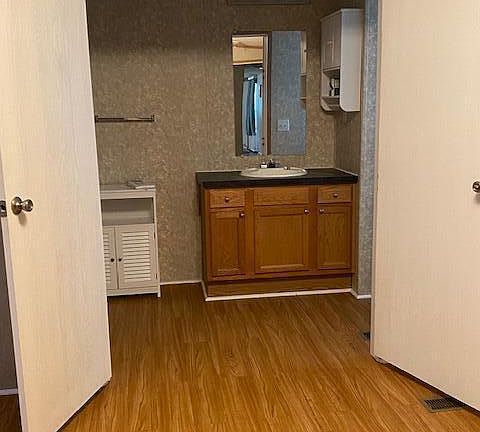 5th image of 5702 Rollinson Rd