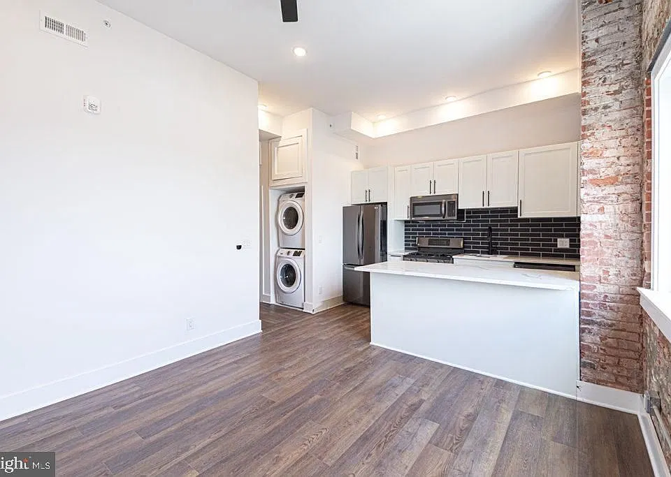 1211 Bainbridge St #3C