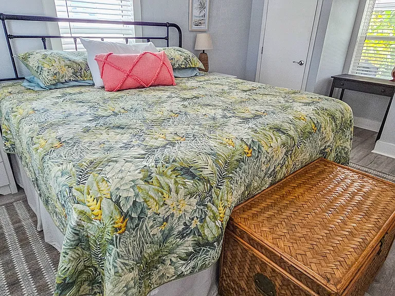 Primary bed room with king bed
