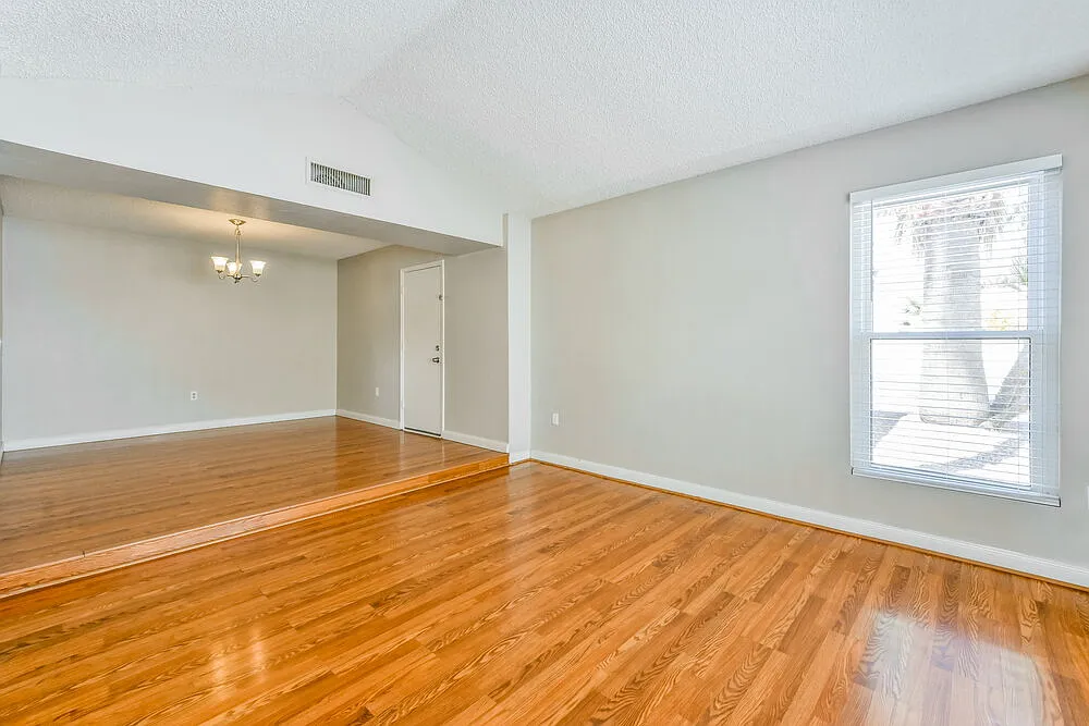 3 bed, 2.5 bath, 1866 sqft, $2,155 — Photo 4