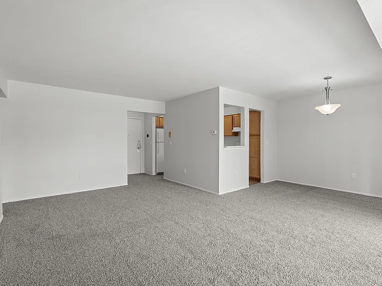 Willow Tree Apartments — Photo 27