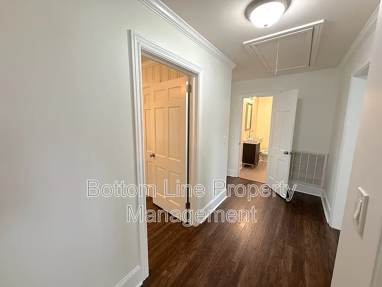 114 W College St — Photo 8