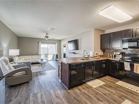 3rd image of 12122 Suburban Sunrise St