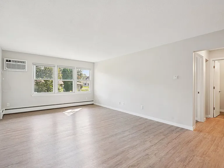 Lydia Rose Apartments — Photo 8