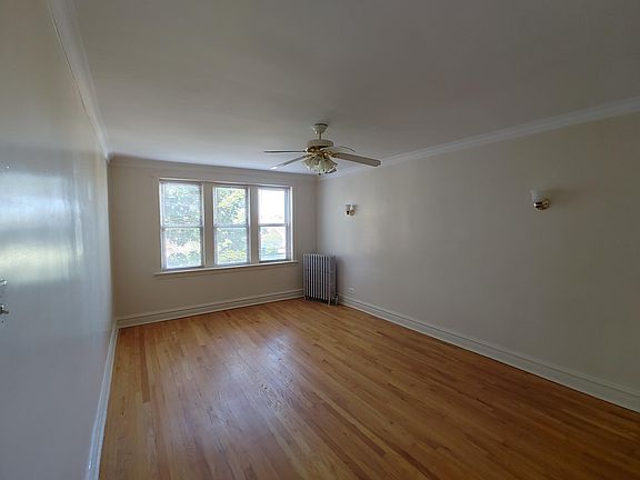 3rd image of 4003 W Oakdale Ave #3