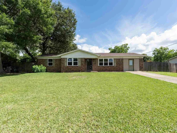 1420 Starlight Dr, Cantonment, FL 32533