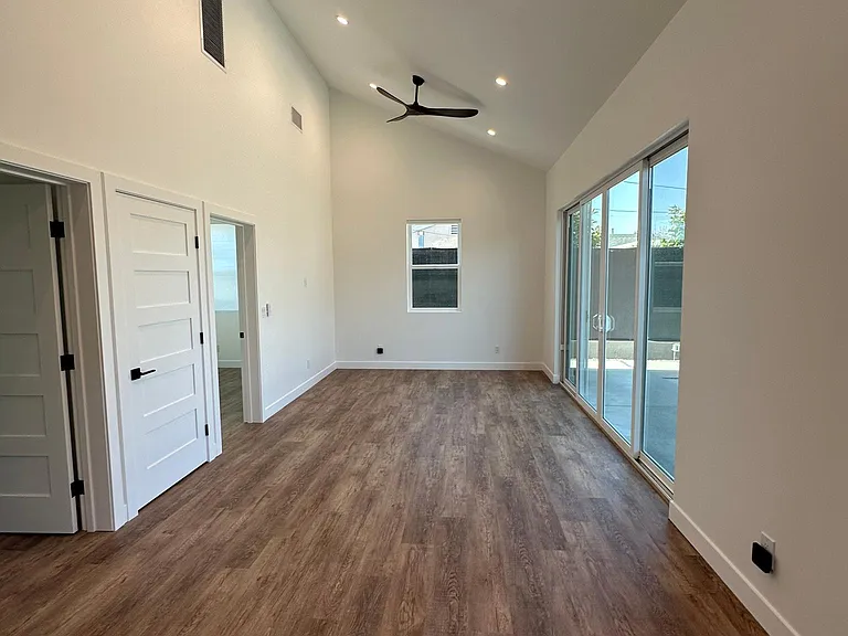1845 N Screenland Dr — Photo 9