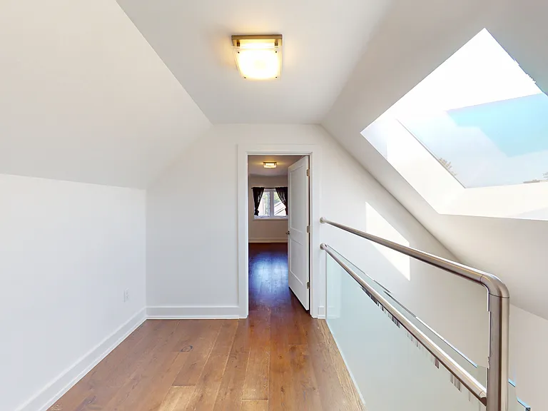 24 Kennedy Ave #UPPER — Photo 37