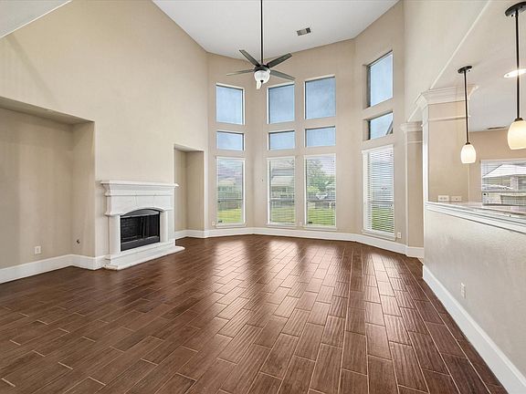 3rd image of 13915 Sawmill Run Ln