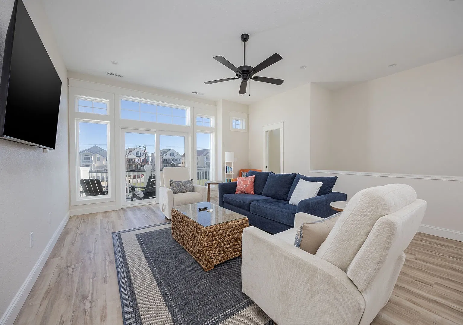 2 bed, 2.5 bath, 1600 sqft, $3,300 — Photo 3