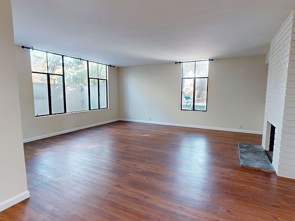 4th image of 535 S Los Robles Ave APT 1