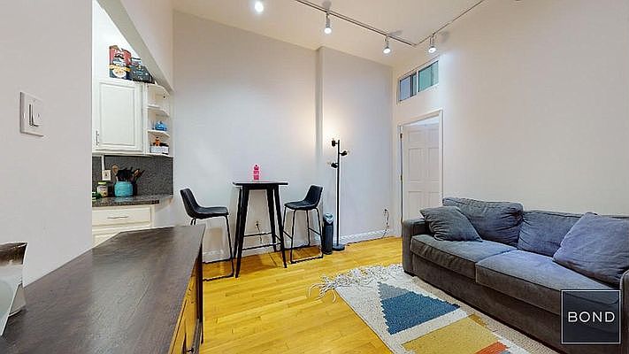 1st image of 127 W 72nd St #4F1