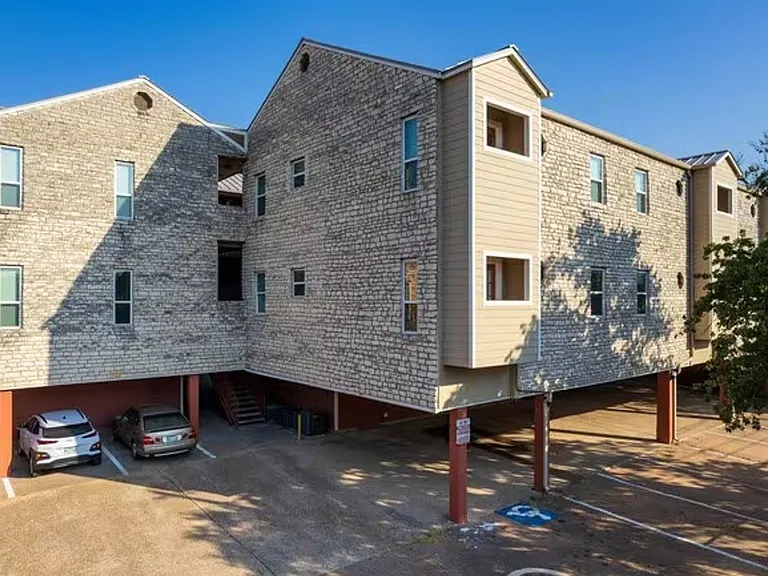 Stone Hill Apartments — Photo 17