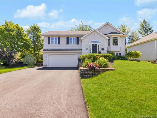 152 Bahama St, Dieppe, NB E1A 7X7