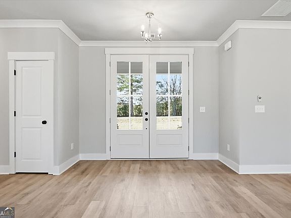 4th image of 568 Elder Rd