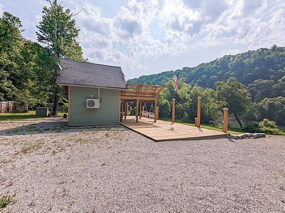 3rd image of 166 Palisades Rd