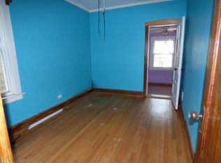 5008 W George St, Chicago, IL 60641