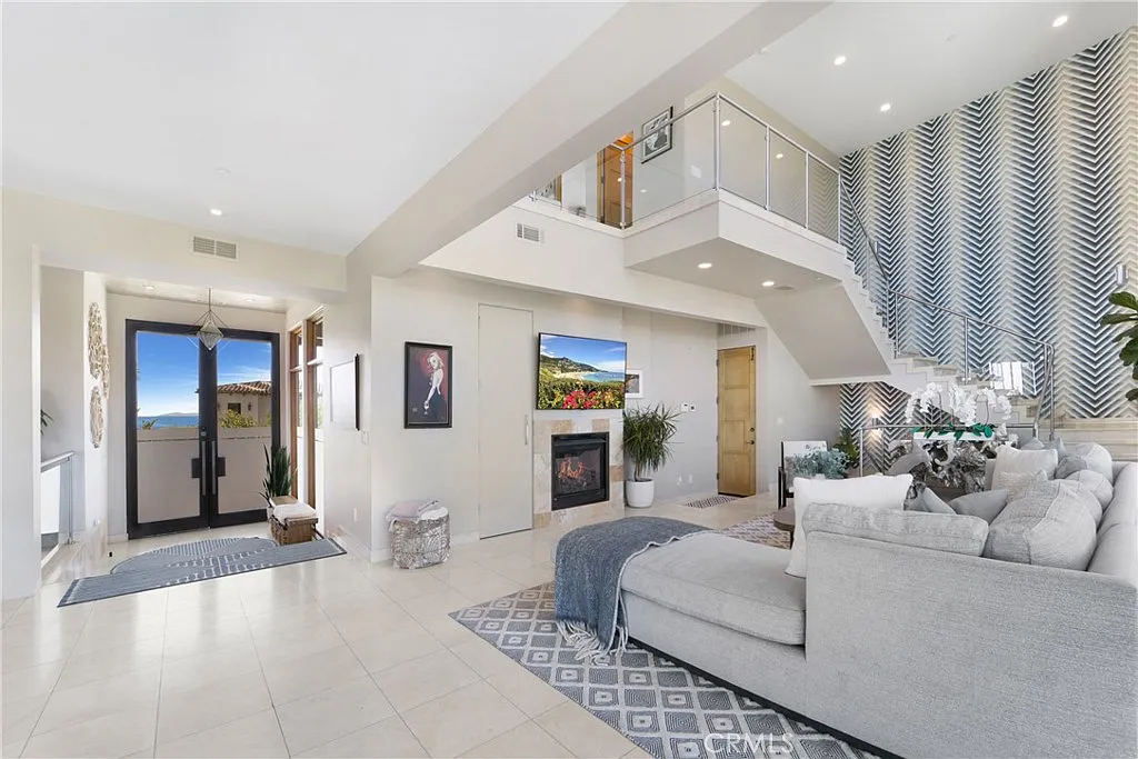 4 bed, 3.5 bath, 4374 sqft, $14,000 — Photo 4
