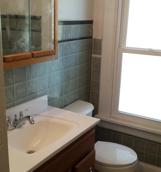 2nd image of 611 Lawn Dr #2