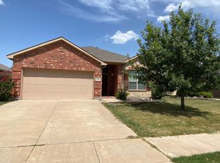 10908 Middleglen Rd, Fort Worth, TX 76052