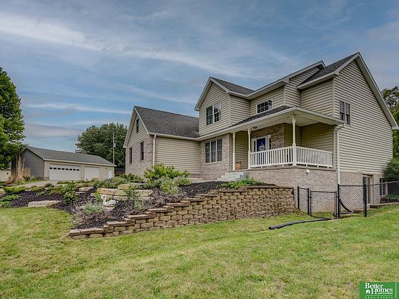 3rd image of 1123 Beaver Lake Blvd