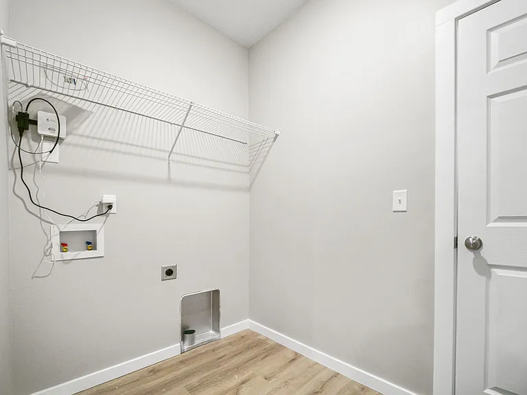 655 E Forest St — Photo 20