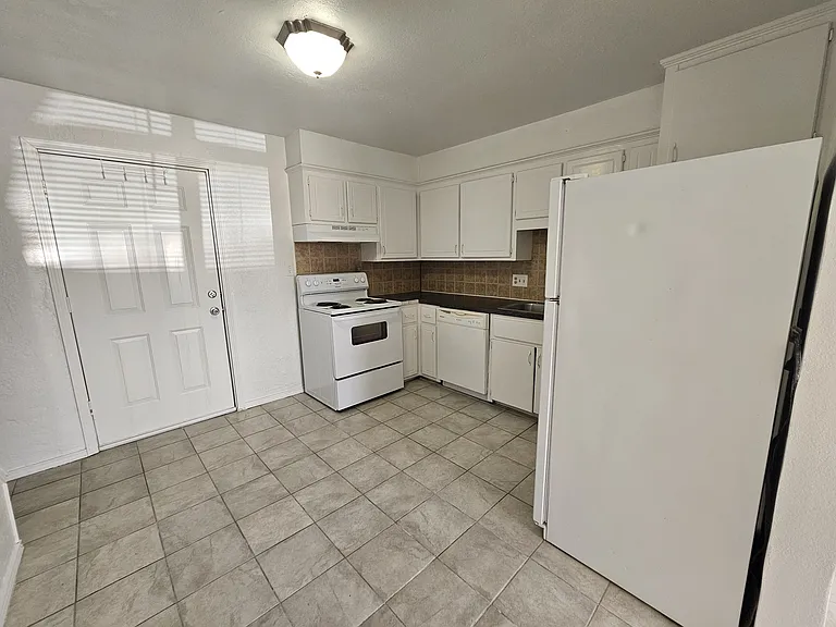 2631 SW H Ave #A — Photo 6