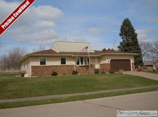 2720 W 37th St, Davenport, IA 52806